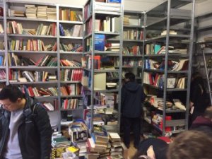 NL_94_In Udo Weiss’ Bibliothek stapelten sich die Bücher bis unter die Decke